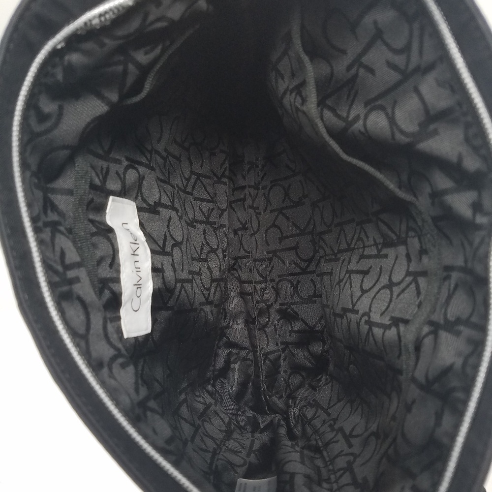 New Calvin Klein Athleisure Nylon Messenger - Picture 4 of 5